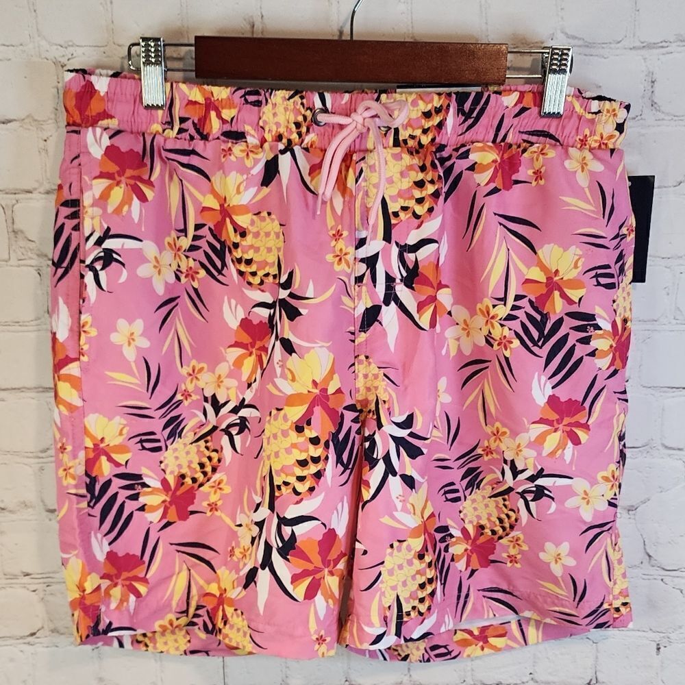 Men's Club Room swim trunks, size Medium